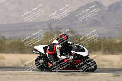 media/Dec-01-2025-Moto Forza (Mon) [[2daa91e15f]]/2-Intermediate Group/Session 3 (Turn 7 Inside Pans)/